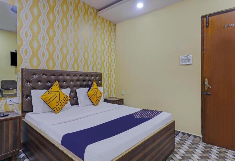 בית מלון כפרי Spot On Gayatri Lodge Near Snow World