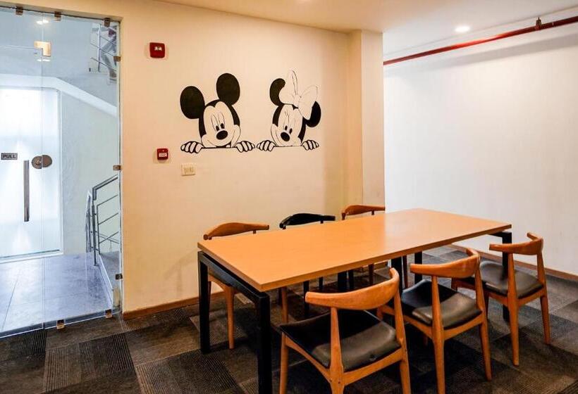 ホテル Townhouse Vero Near World Mark Mall