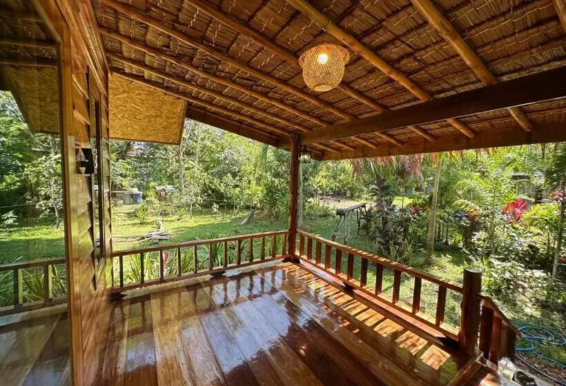 Koh Jum Bungalow & Hostel