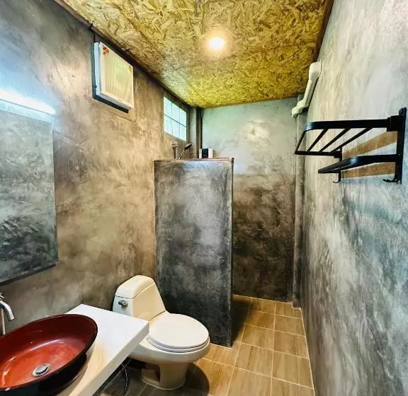 Koh Jum Bungalow & Hostel