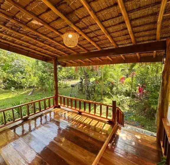 Koh Jum Bungalow & Hostel