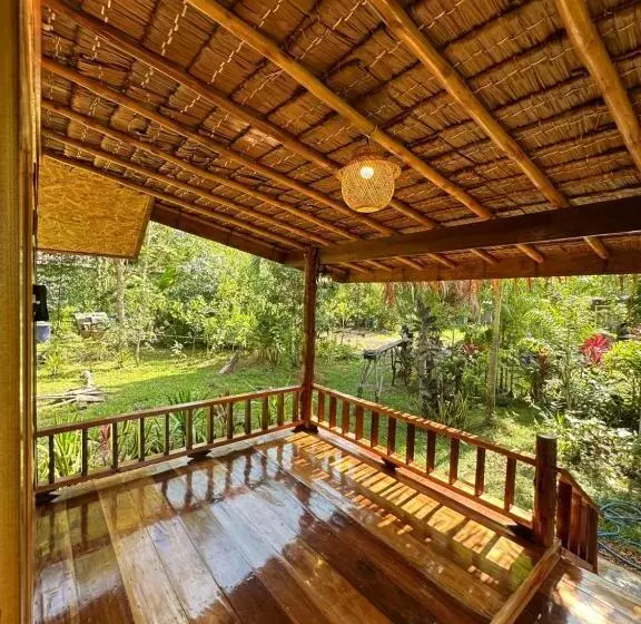 Koh Jum Bungalow & Hostel