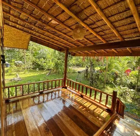 Koh Jum Bungalow & Hostel