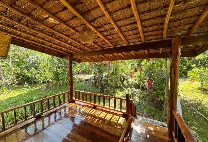 Koh Jum Bungalow & Hostel