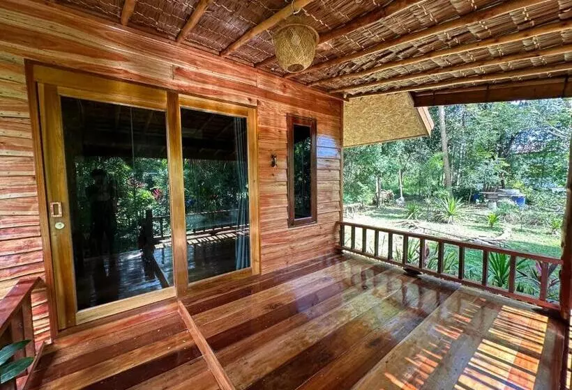 Koh Jum Bungalow & Hostel