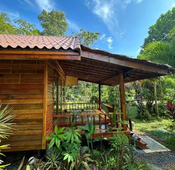 Koh Jum Bungalow & Hostel