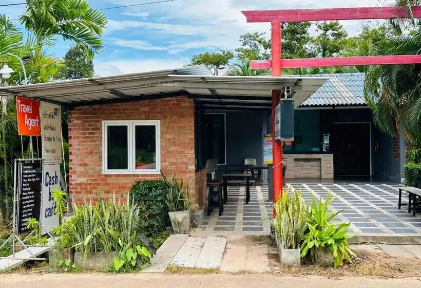 Koh Jum Bungalow & Hostel