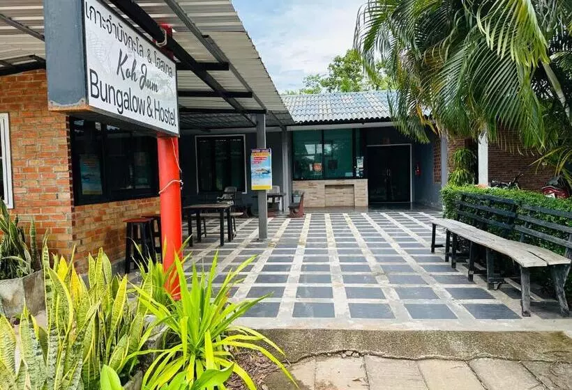 Koh Jum Bungalow & Hostel