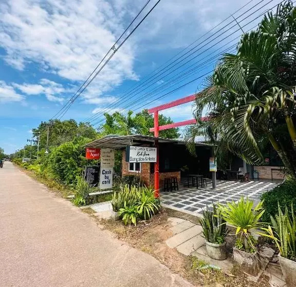 Koh Jum Bungalow & Hostel