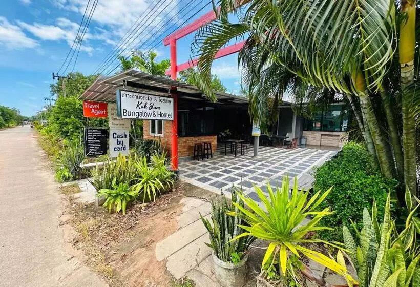 Koh Jum Bungalow & Hostel