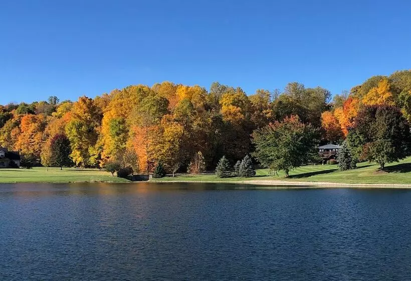 Retkeilymaja Sojourner's Lodge & Log Cabin Suites