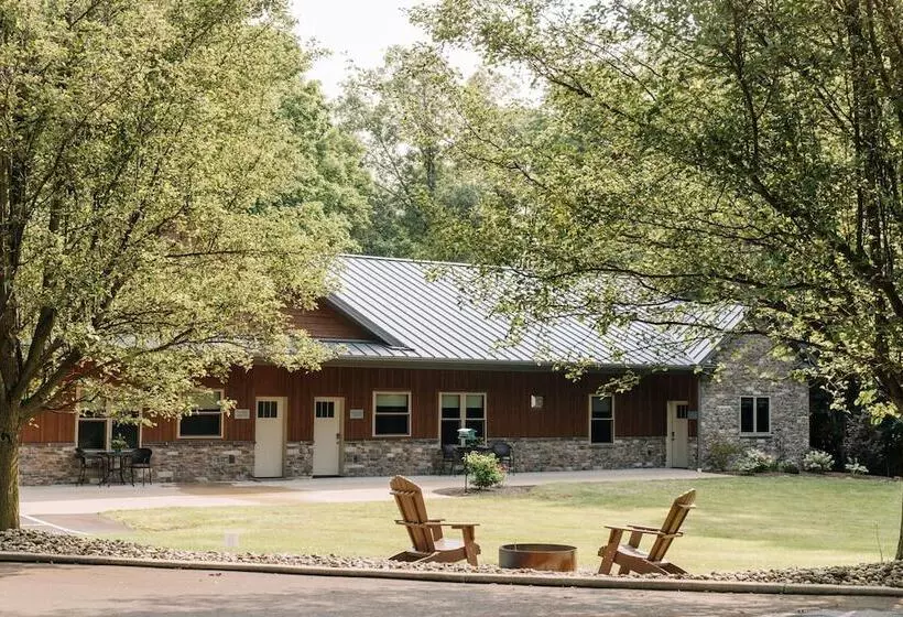 Retkeilymaja Sojourner's Lodge & Log Cabin Suites