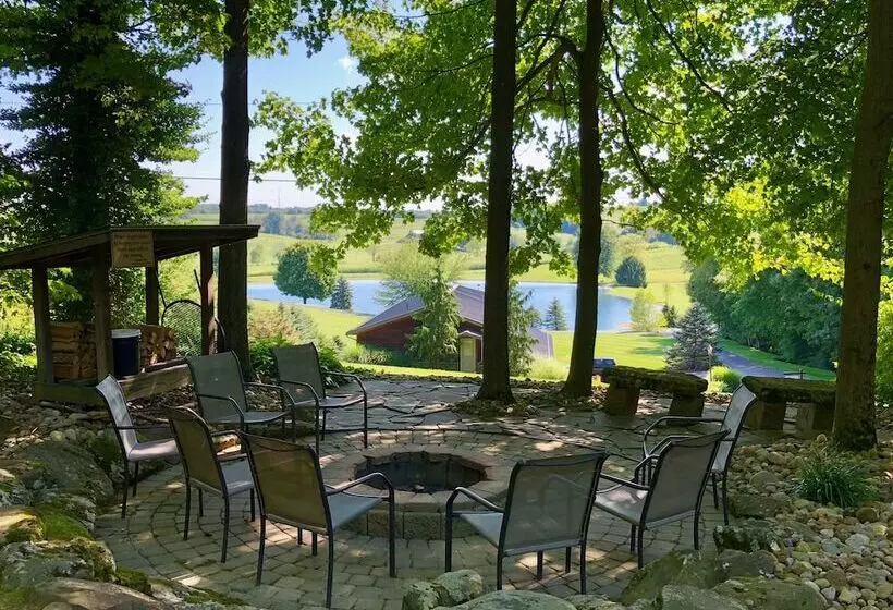 Retkeilymaja Sojourner's Lodge & Log Cabin Suites