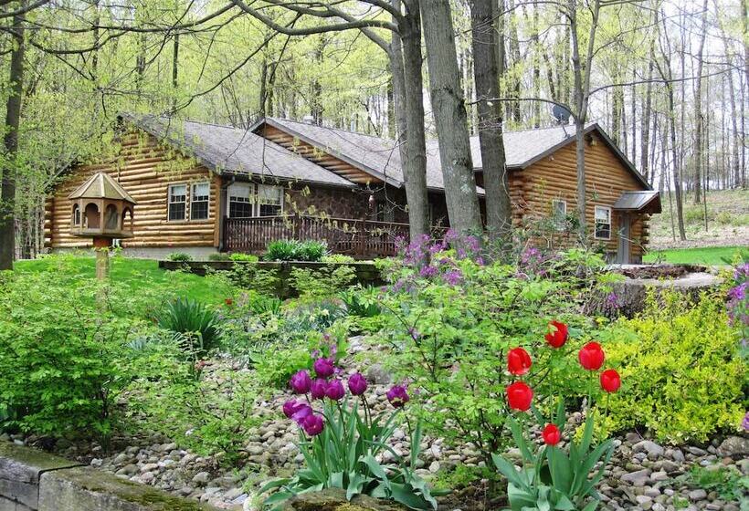 فندق صغير Sojourner's Lodge & Log Cabin Suites