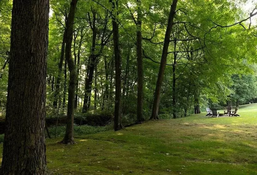 Retkeilymaja Sojourner's Lodge & Log Cabin Suites