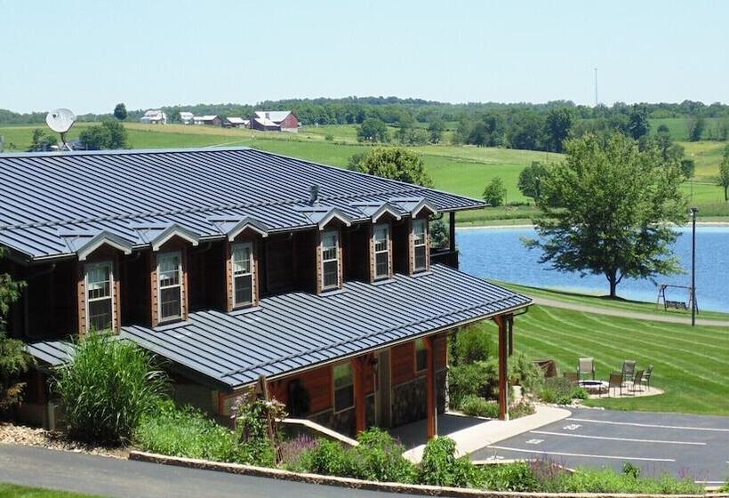 فندق صغير Sojourner's Lodge & Log Cabin Suites