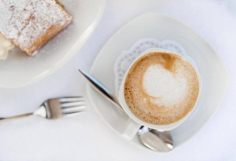 Burgus - Design Suites & Apartments