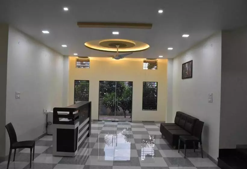 ホテル Shri Sharanam