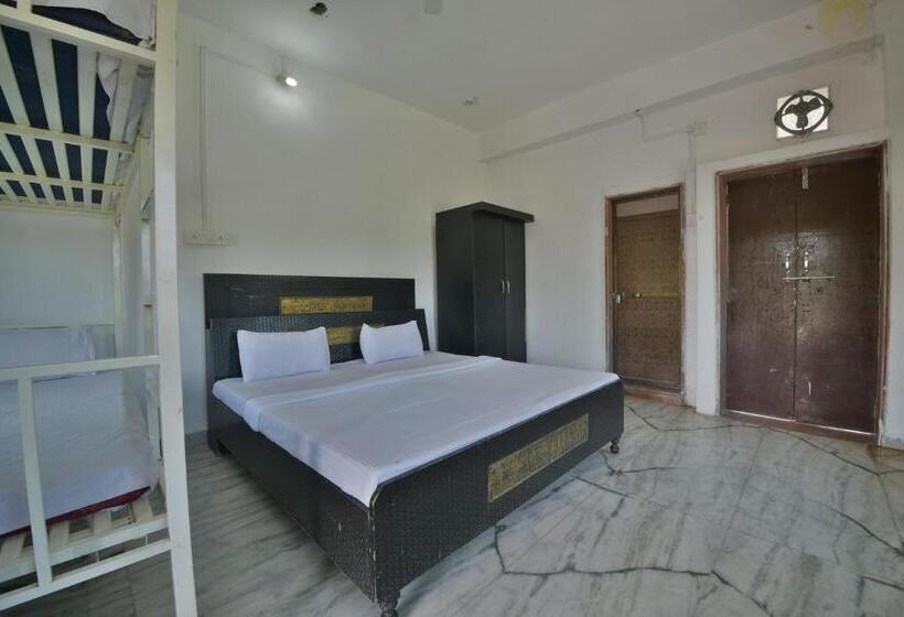 Отель Spot On Palace Anjali