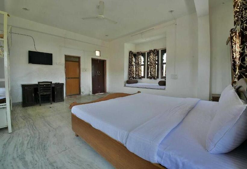 Отель Spot On Palace Anjali