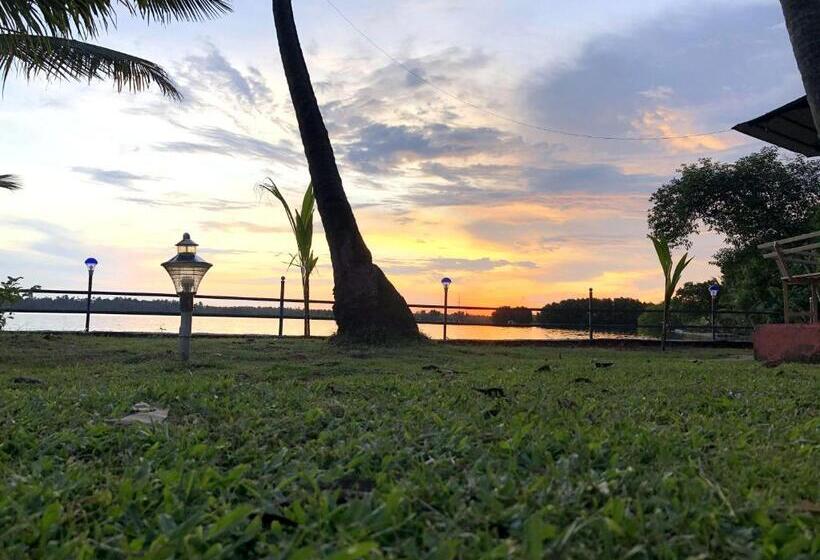 Lake N River Resort Munroe Island