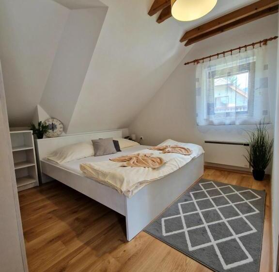 リゾートホテル Chaty A Apartmány Kúria Na Táľoch, Tále   Chopok Juh