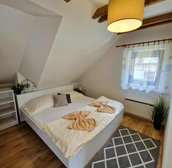 リゾートホテル Chaty A Apartmány Kúria Na Táľoch, Tále   Chopok Juh