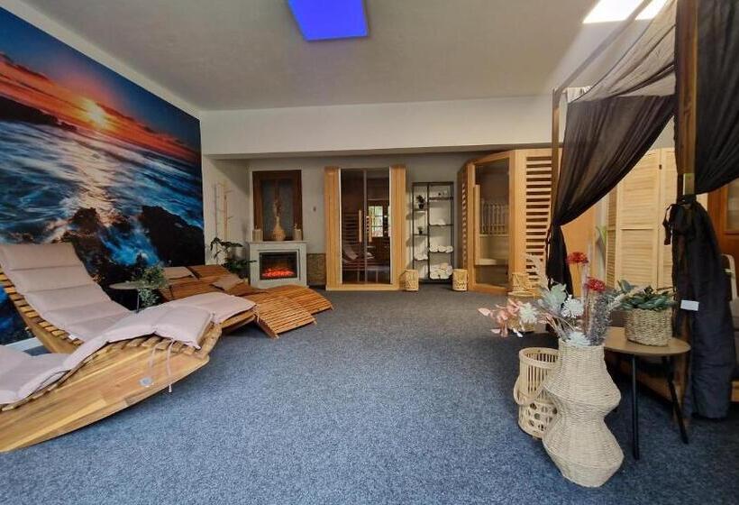 リゾートホテル Chaty A Apartmány Kúria Na Táľoch, Tále   Chopok Juh