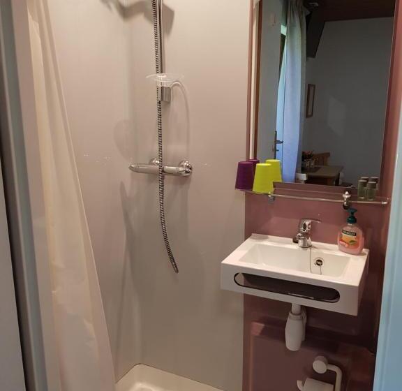 Tattoo Pension Mit Restaurant Und Tattoo Studio