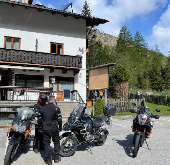 Tattoo Pension Mit Restaurant Und Tattoo Studio