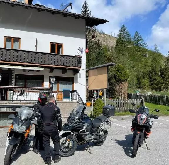 Tattoo Pension Mit Restaurant Und Tattoo Studio