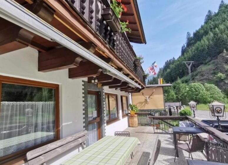 Tattoo Pension Mit Restaurant Und Tattoo Studio