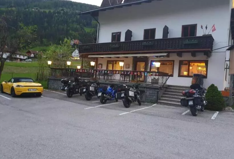 Tattoo Pension Mit Restaurant Und Tattoo Studio