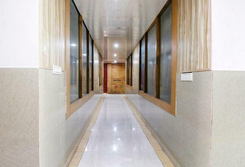 فندق Oyo 66083 Rama International