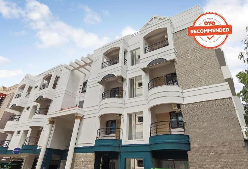 Отель Silverkey Executive Stays 24047 Airport