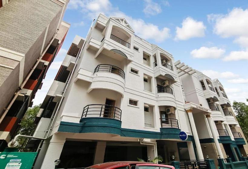 Отель Silverkey Executive Stays 24047 Airport