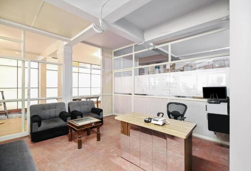 Отель Silverkey Executive Stays 24047 Airport