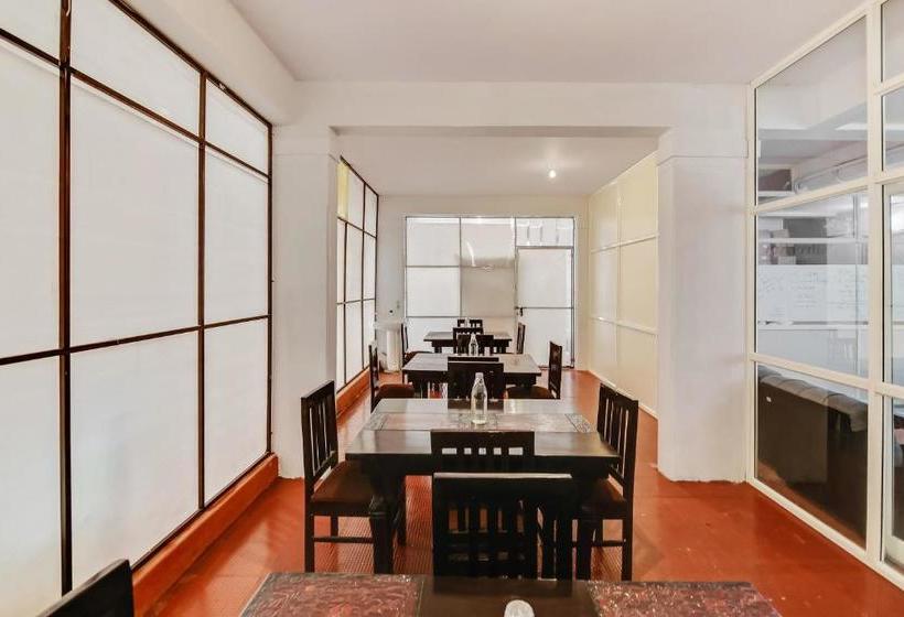 Отель Silverkey Executive Stays 24047 Airport