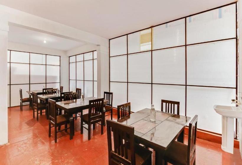 Отель Silverkey Executive Stays 24047 Airport