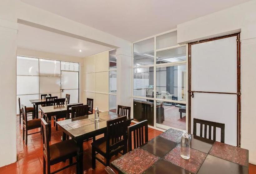 Отель Silverkey Executive Stays 24047 Airport