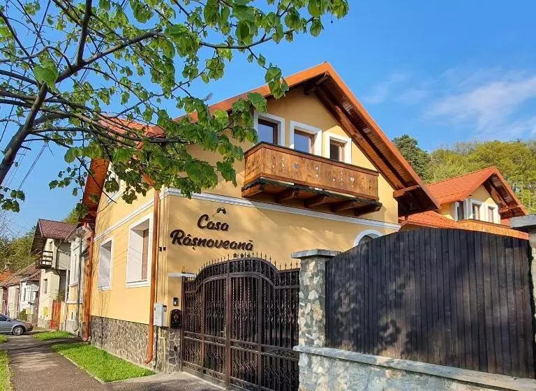 پانسیون Casa Rasnoveana