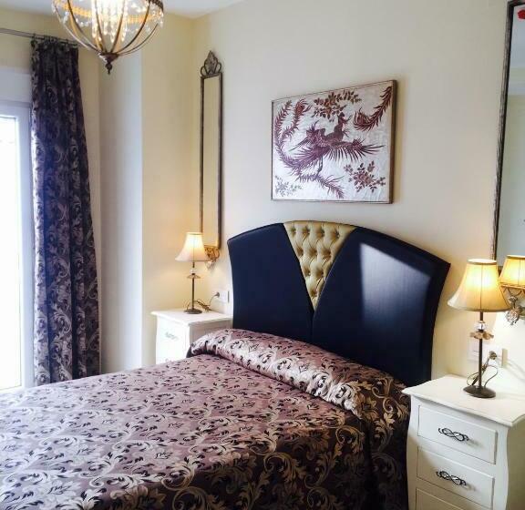 پانسیون Hostal Flor De Lis Lojo