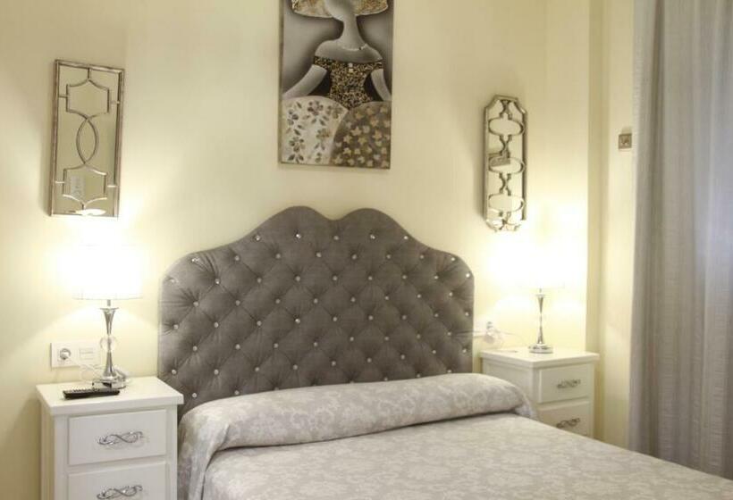 پانسیون Hostal Flor De Lis Lojo