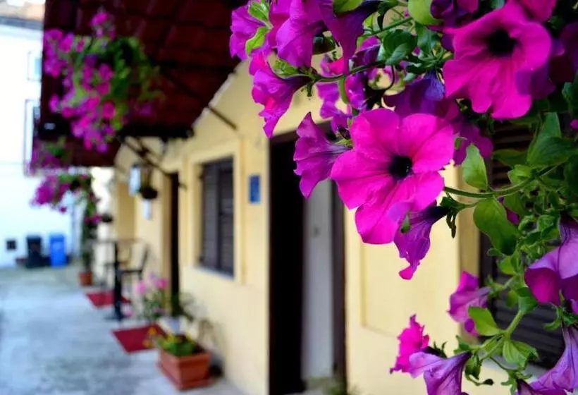 Majatalo Rooms Aračić