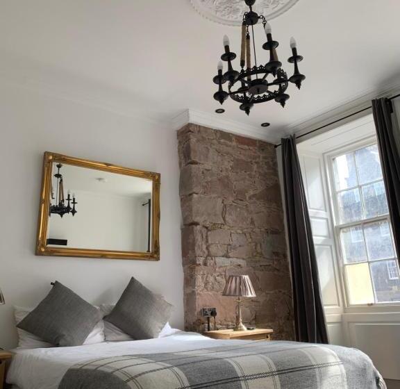 Royal Mile Suites By The Castle