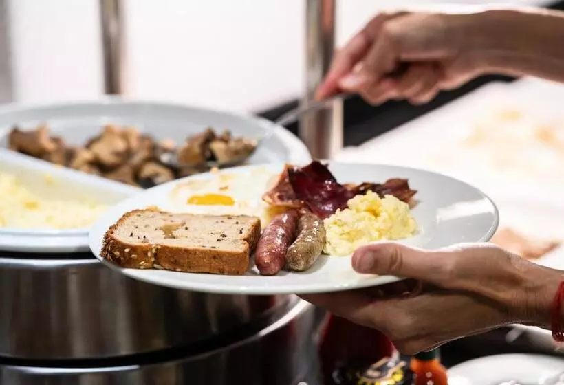 Hotel Catalonia El Retiro