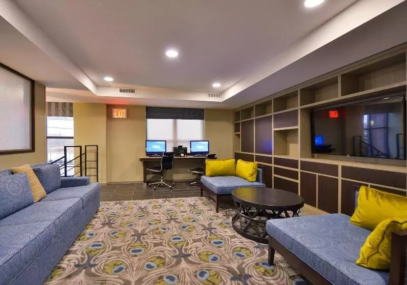 هتل Holiday Inn Express Kennedy Airport