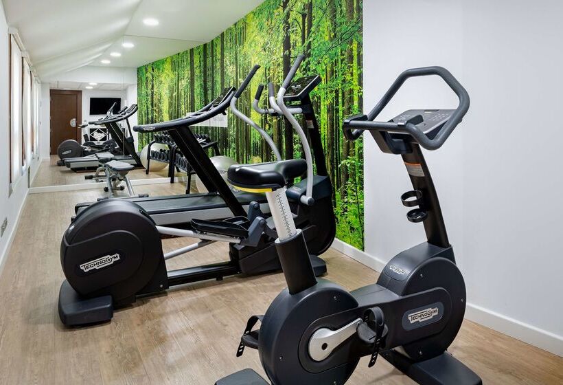 Отель NH Collection León Plaza Mayor