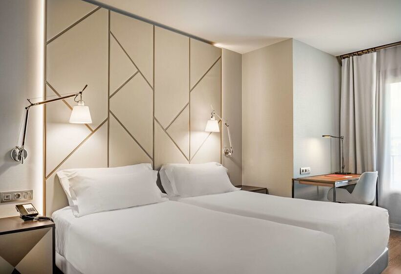 Отель NH Collection León Plaza Mayor