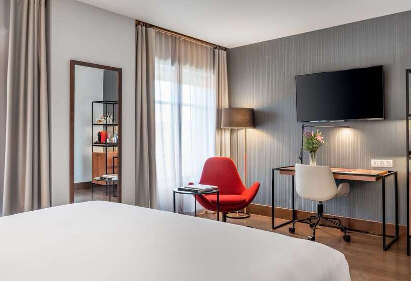 Отель NH Collection León Plaza Mayor